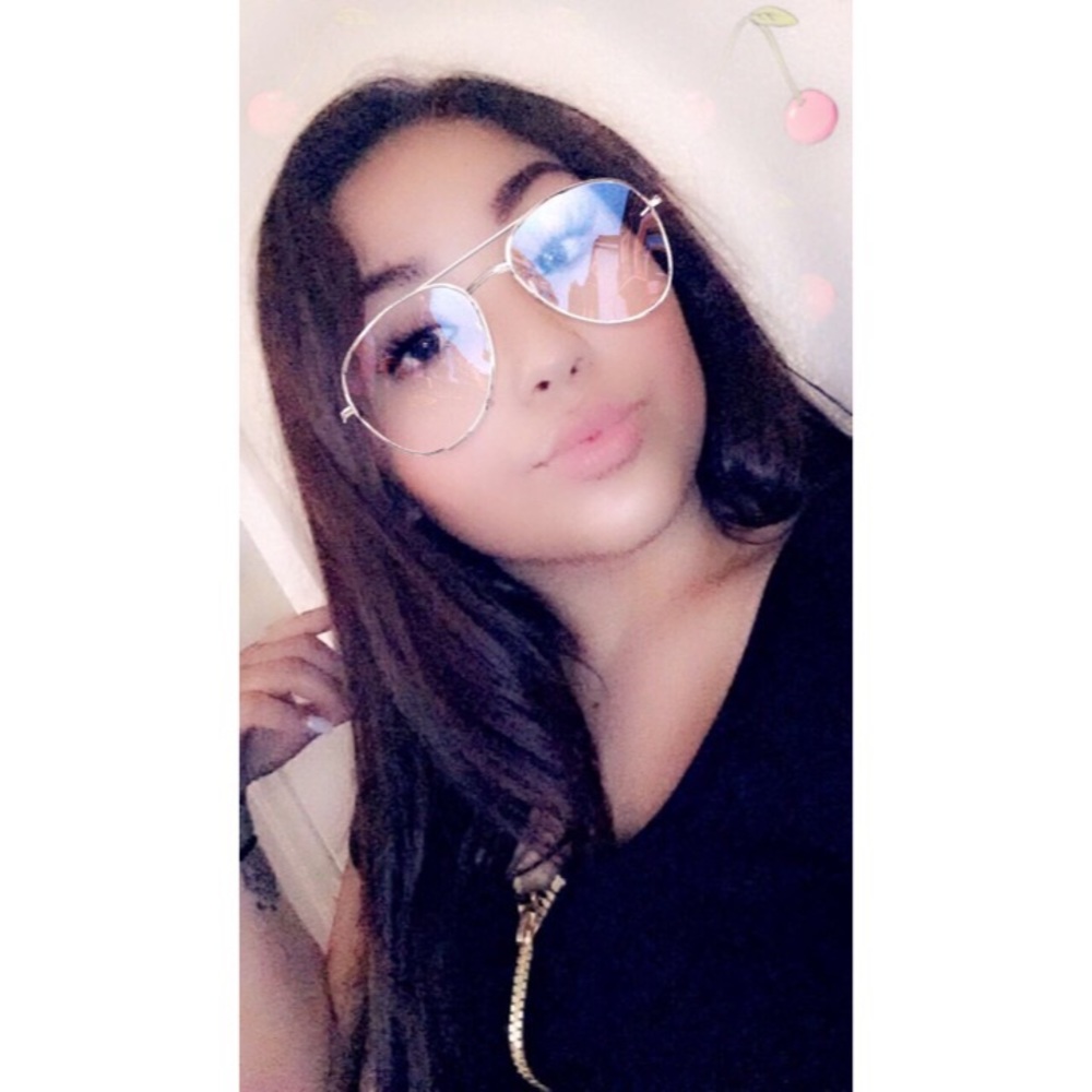 Meet your Posher, Melissa